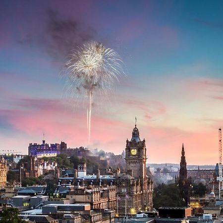 Pass The Keys Central Spacious Flat At Royal Mile EDI Exterior foto