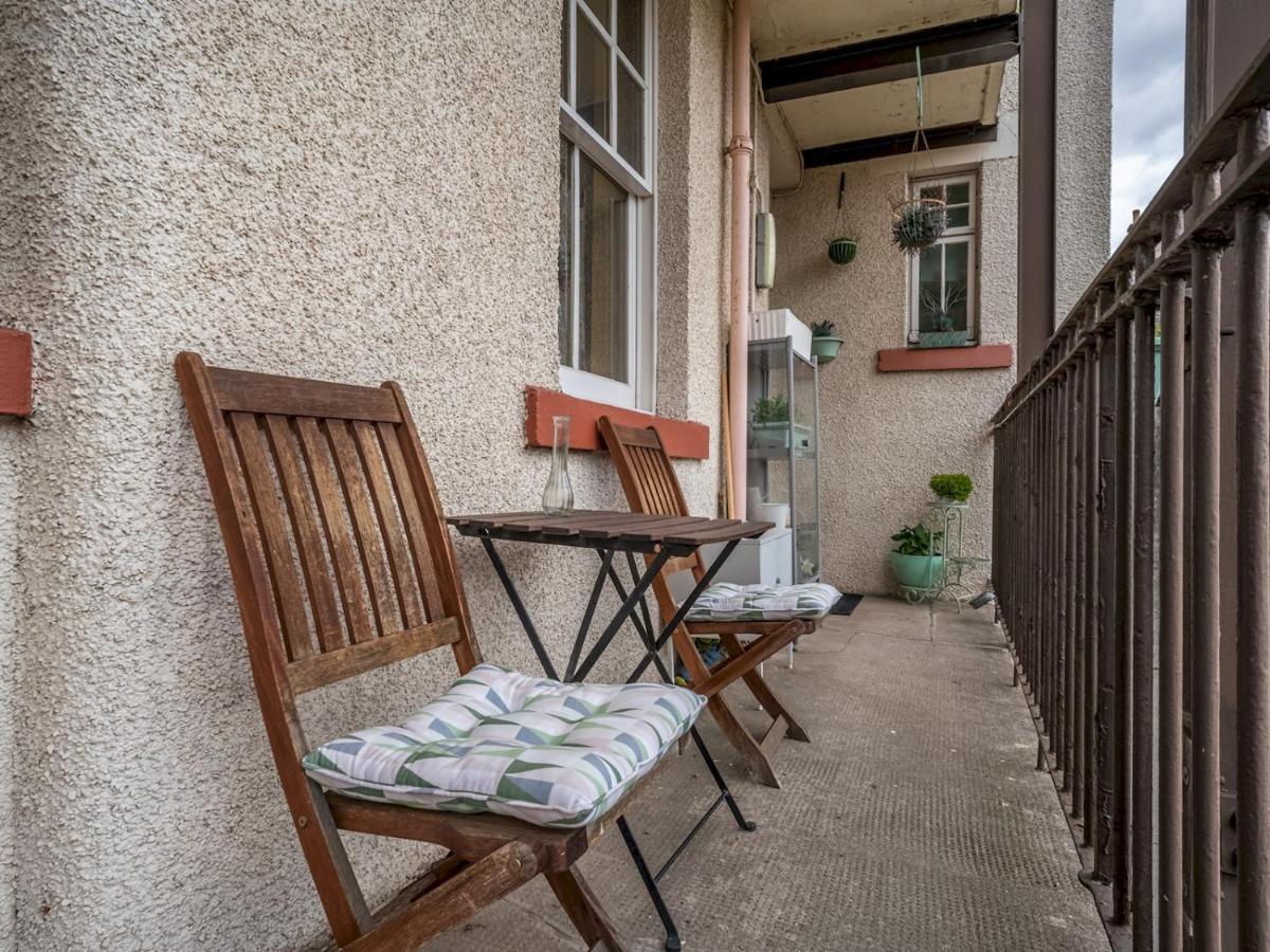 Pass The Keys Central Spacious Flat At Royal Mile EDI Exterior foto